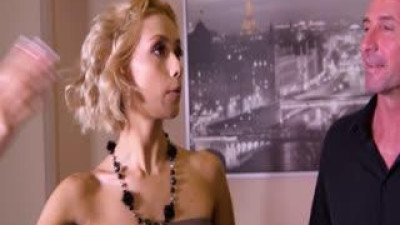 Private Veronica Leal Real Estate Agent Closes The Deal
