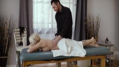 Experienced Masseur Brad Sterling Knows What Horny MILF Really Wants
