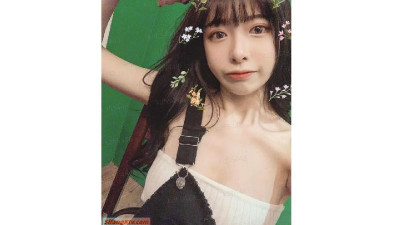[난투극] 완전 섹시한 금발머리에 흑인의 굵고 커다란 검은 몽둥이가 달려있어 보는 재미가 쏠쏠합니다.