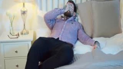 교활한 가정주부 에밀리 블랙은 그녀가 필요로 하는 것을 알고 있으며 어떻게든 그것을 얻을 것입니다.